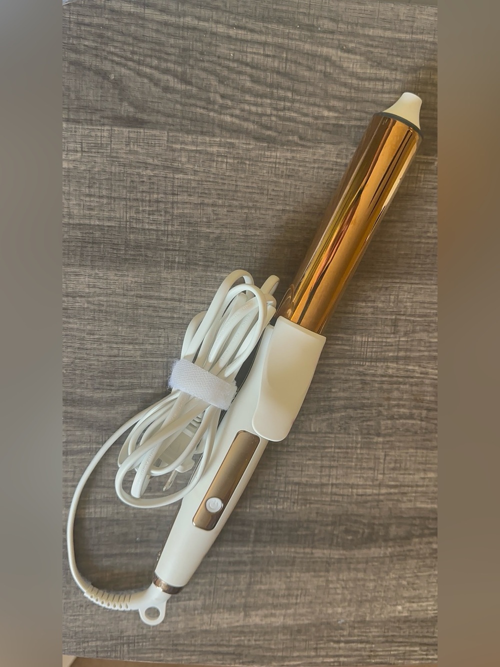 Used Kristin Ess Hair- 1 1/4” Titanium Curling Iron